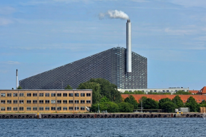 A Power Plant Where You Ski Without a Single Snowflake, the Only One in the World